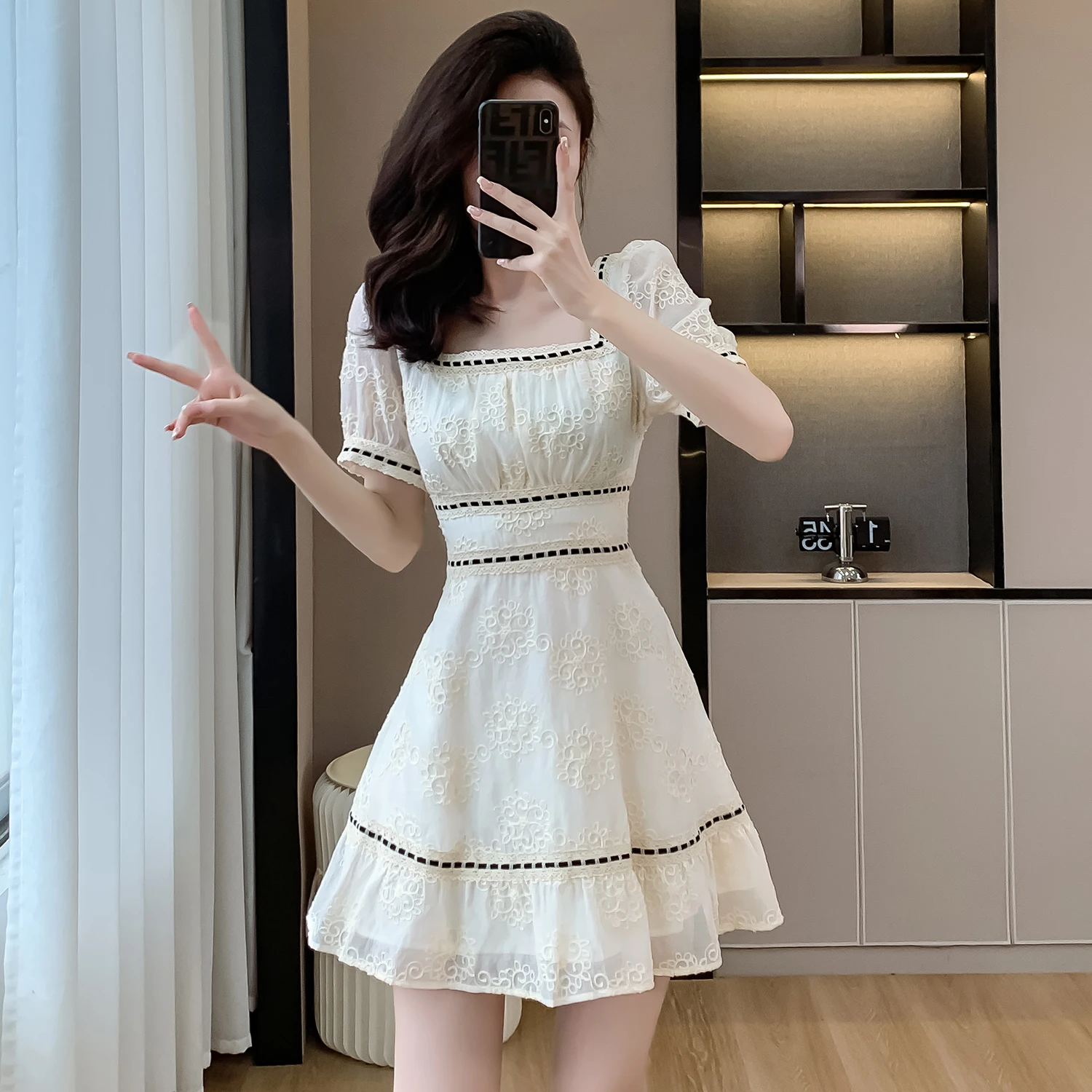 우아한 스타일 스퀘어 칼라 드레스 여성 여름 2024 새로운 스타일 하이 웨이스트 스커트 자수 a 라인 미니 드레스
