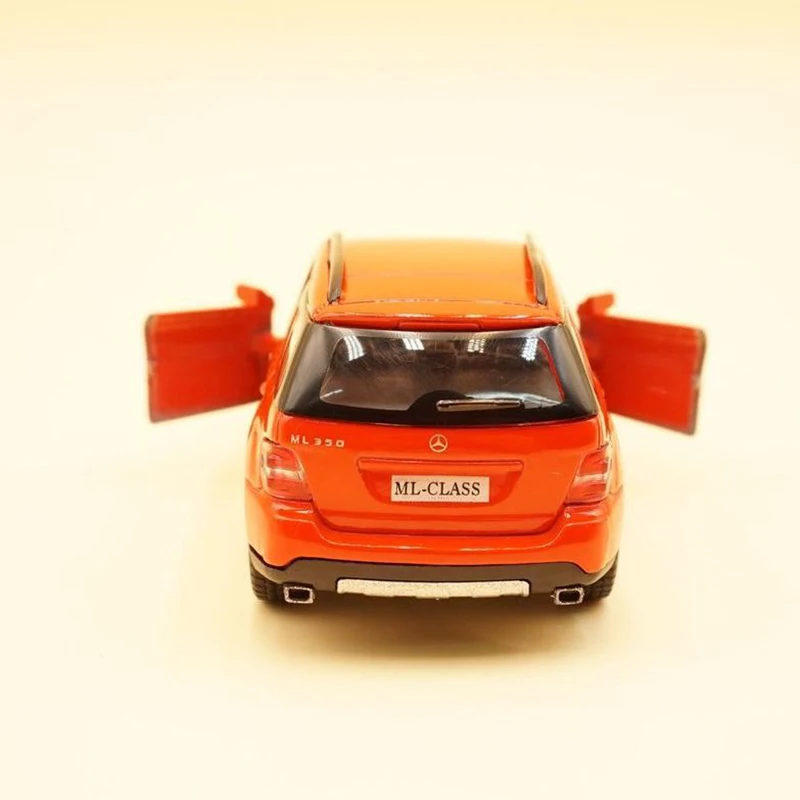 1:36 ML-Class ML350 SUV Alloy Car Diecasts & Toy Vehicles Car Model Miniature Scale Model Car Toys For Children 2