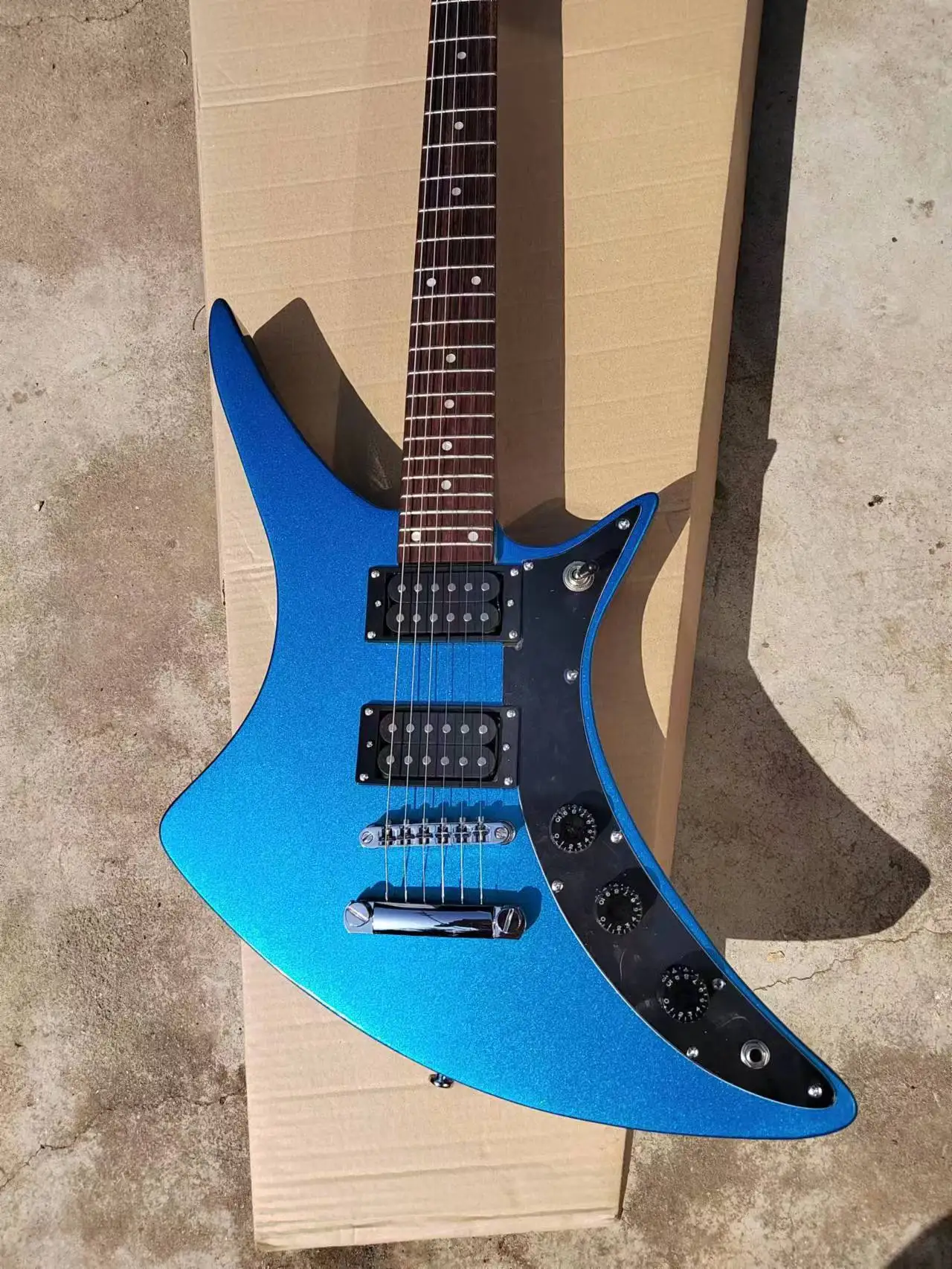 

Электрическая гитара Ome, красное дерево, корпус, отделка, синяя или красная хромированная фурнитура, черная накладка