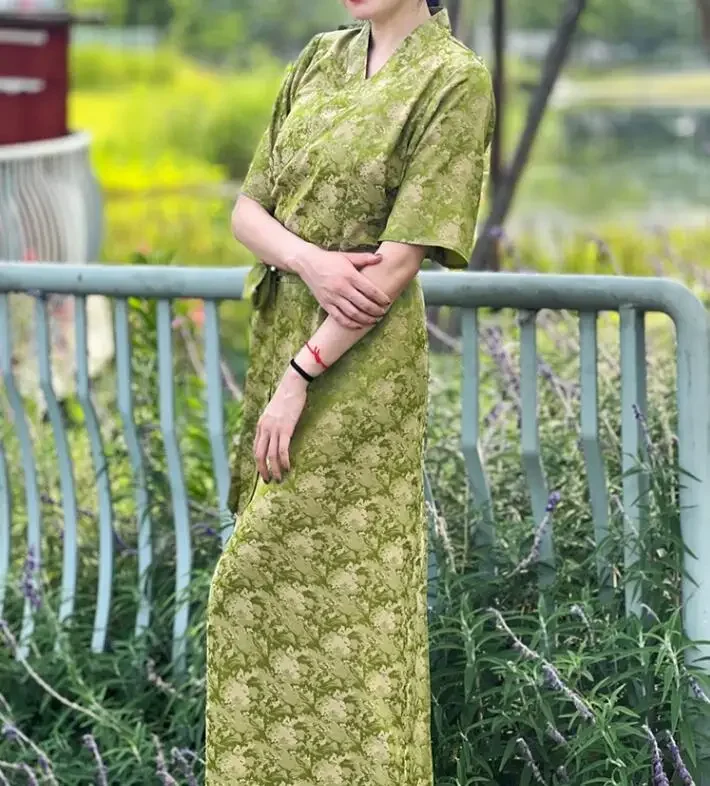 Chinese Women's Tibetan Style Trumpet Short Sleeved Tibetan Clothing