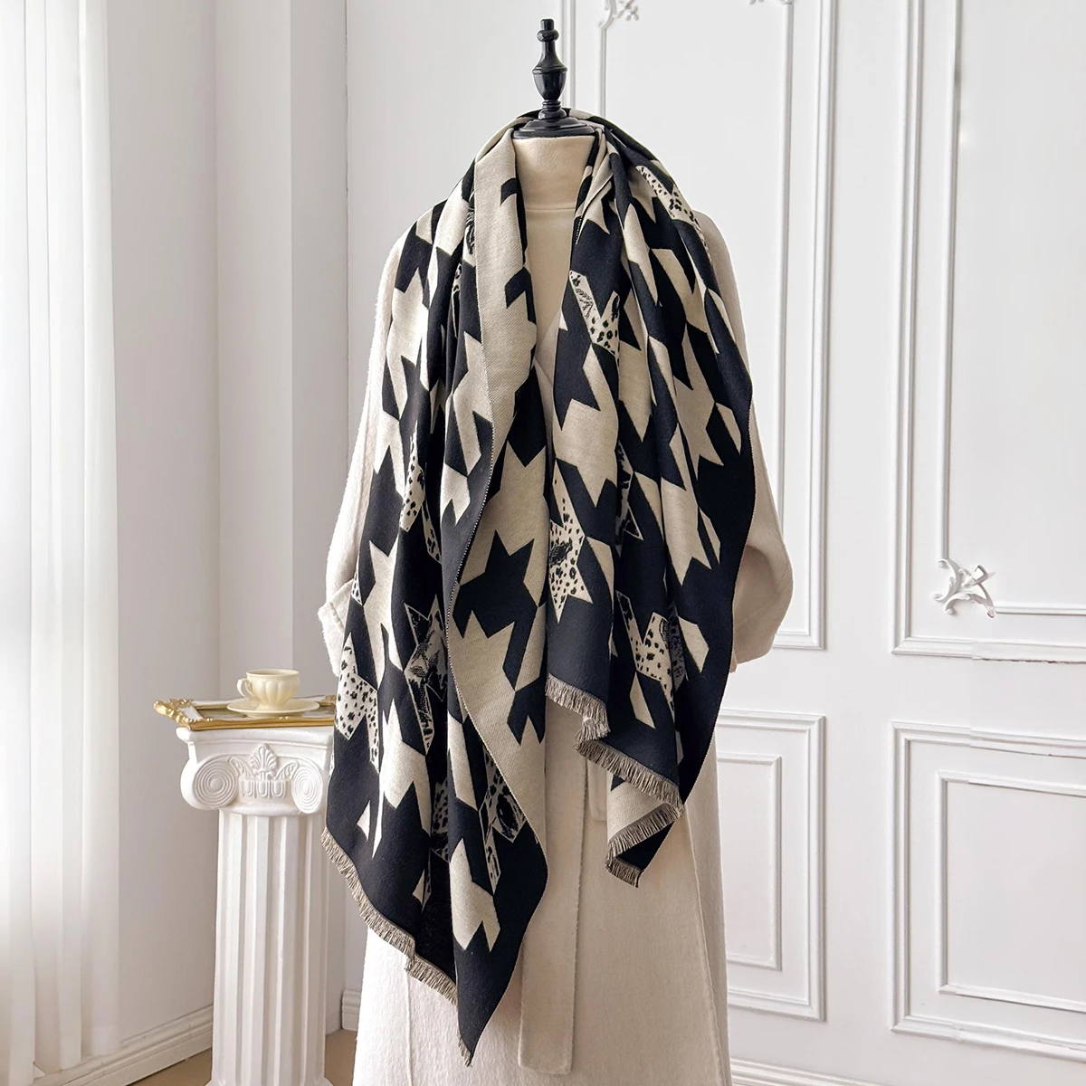 2025 New Fashion Leopard Print Cashmere Scarf Winter Shawls Female Autumn Thickened Warm Women Tassel Wraps Outdoor Neck Scarfs