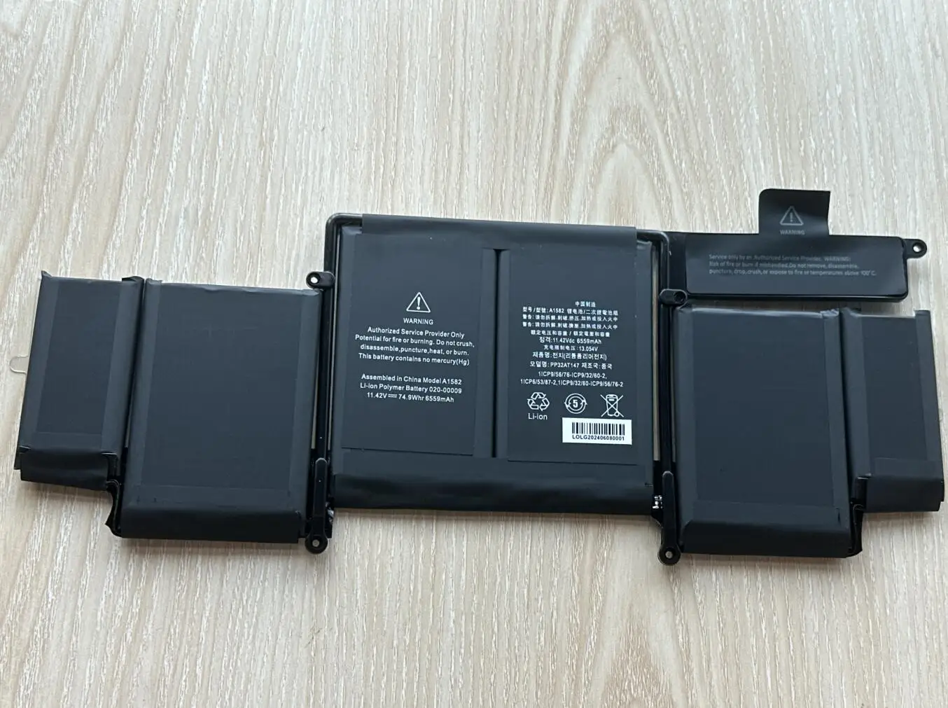 MacBook 13。A1502 Early 2015 battery 127回 Amazon.com: SNSYIY A1502 MacBook pro Battery Replacement