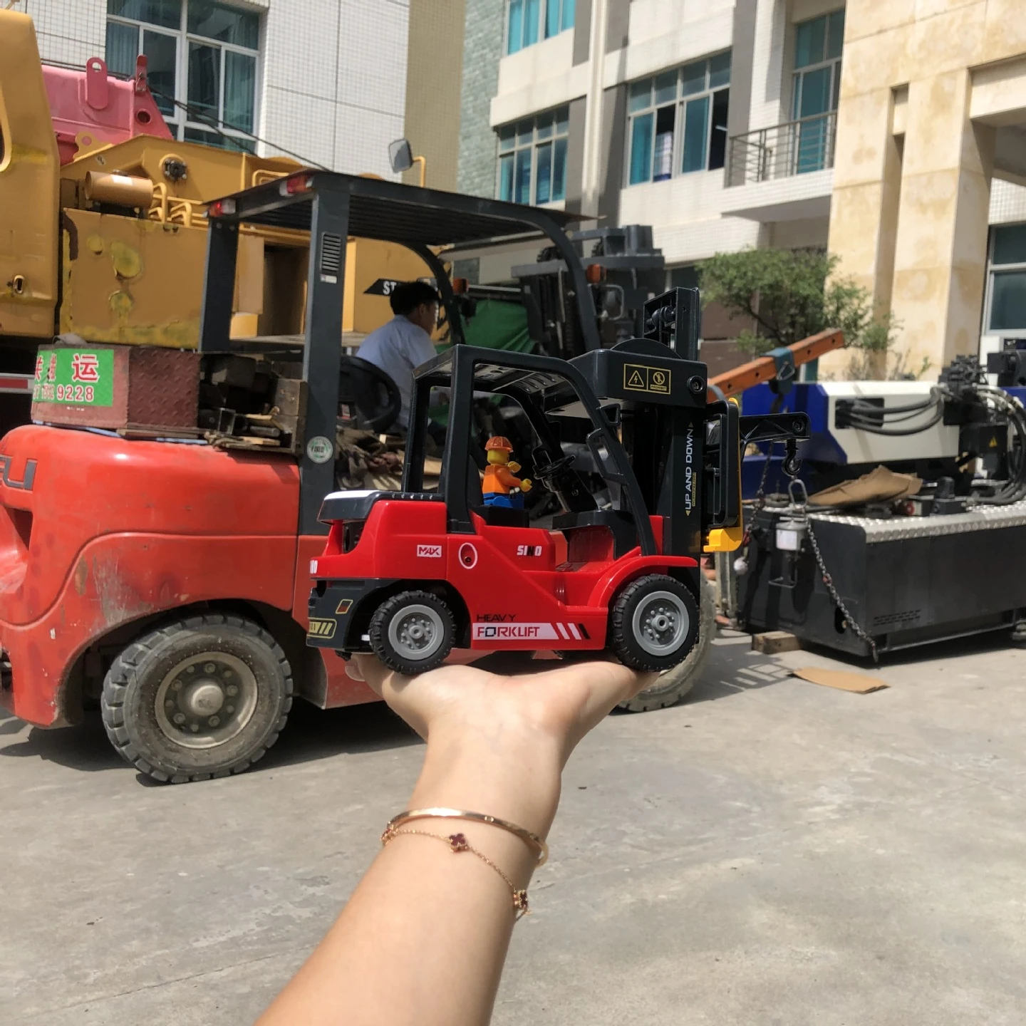 RC Trucks Construction Toy Diecast Truck Toy 2.4G 11 Channel Remote Control Forklift and Crane Combination 2in1 For Boy
