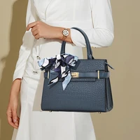 Sac à main en cuir véritable de vache pour femmeConversible pour bandoulière et épaule, avec foulard en soie, sac fourre-tout à motif crocodile 1