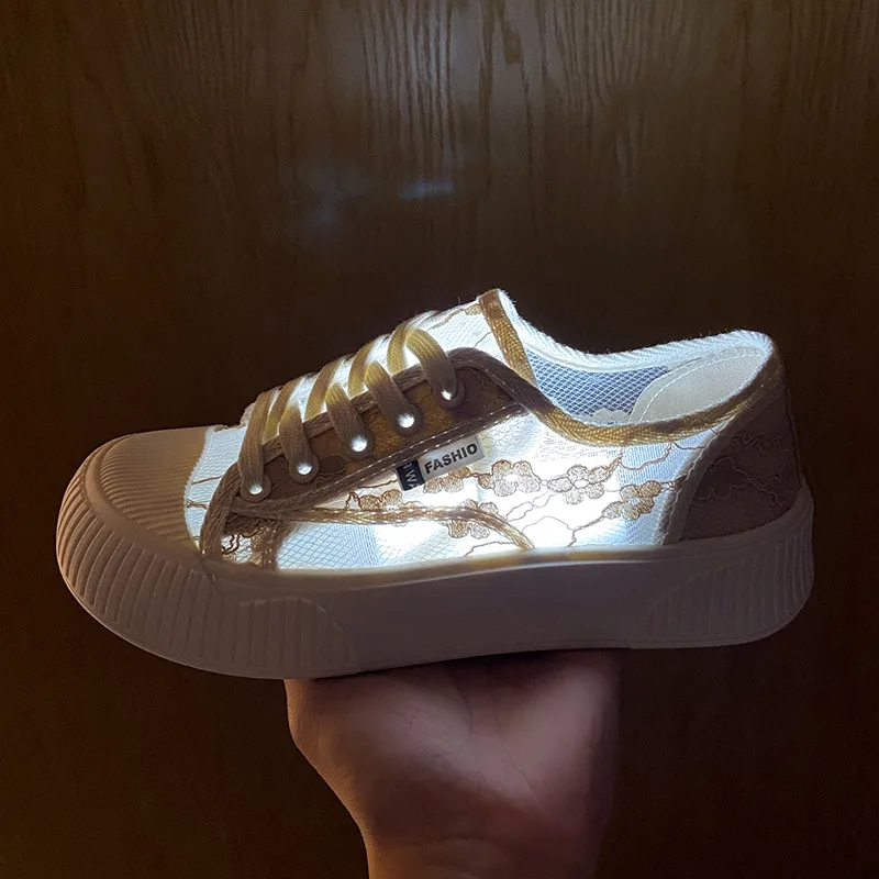 2022 Women Casual Shoes New Spring Summer White Sneakers Breathable Flower Lace-Up Women Sneakers Women Shoes Fashion