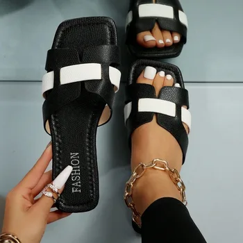 2026 Summer New Women Slippers Flat Bottom Non-slip Outdoor Slippers Open Toe Beach Sandals Sexy Fashion Design Slides Women