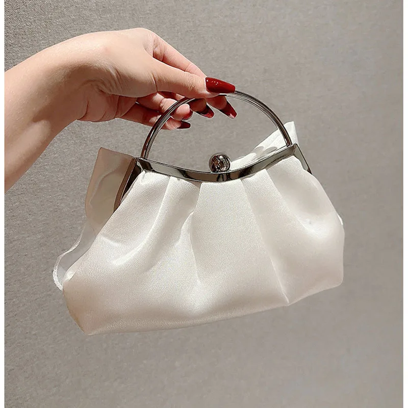 logo-embossed patent leather purse | Miu Miu | Eraldo.com