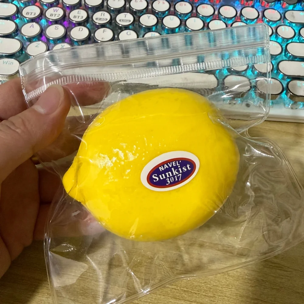 Stressabbau-Spielzeug Quetschbarer Zitronenball Langsam Zurückfederndes Entspannungs-Fidget-Spielzeug Angstlösendes Schreibtisch-Spielzeug Geschenk