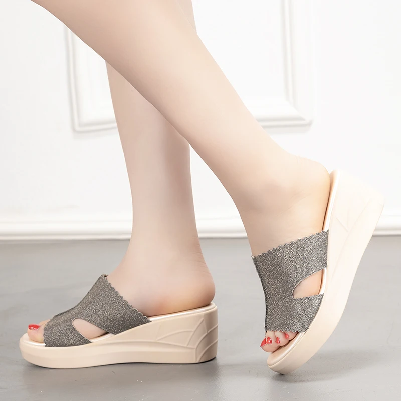 Women's Summer,The New Slippers Are Fashionable To Wear Outside,and The Joker Middle Heel Beach SandalsLeisure WedgesAre Dragged