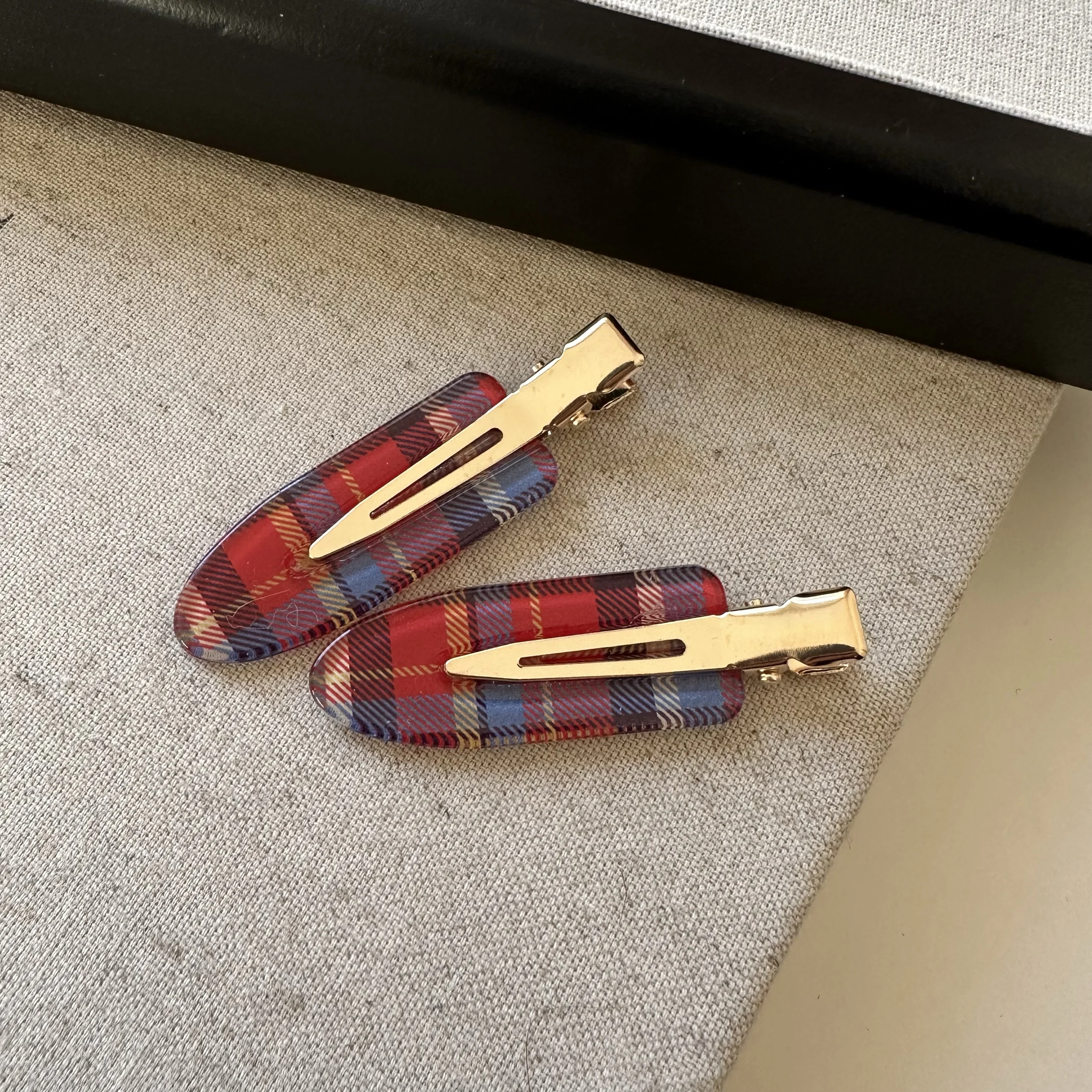 A pair of blue plaid