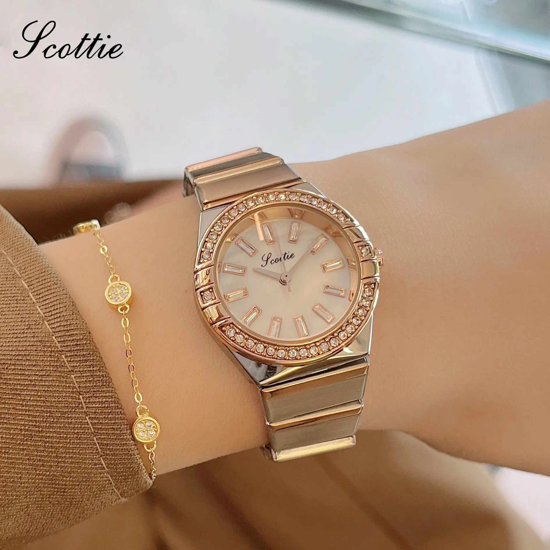 A new women's watch made of stainless steel, constellation watch, small dial, elegant and sophisticated, a perfect gift for women.