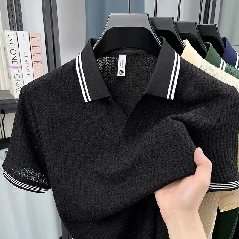 Polo da uomo in maglia waffle a righe con colletto a V, maniche corte, traspiranti, casual - immagine 4