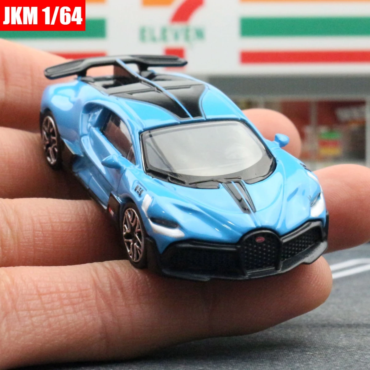 Rastar Bugatti Divo ラジコンカー1/64 Amazon.com: RASTAR RC Car | 1/14 Scale 2.4Ghz Bugatti Divo Radio