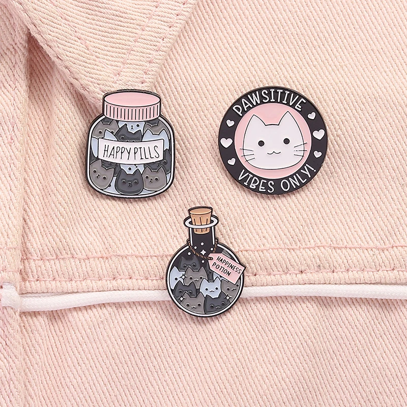 Certified Cat Lady Enamel Pin - Detail 7
