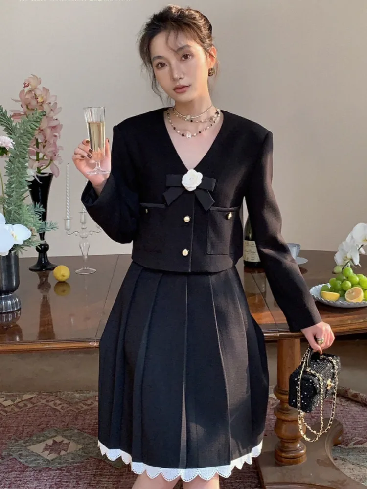 Рисунок 4 - Короткий Блейзер и юбка BJTZ с V-образным вырезом