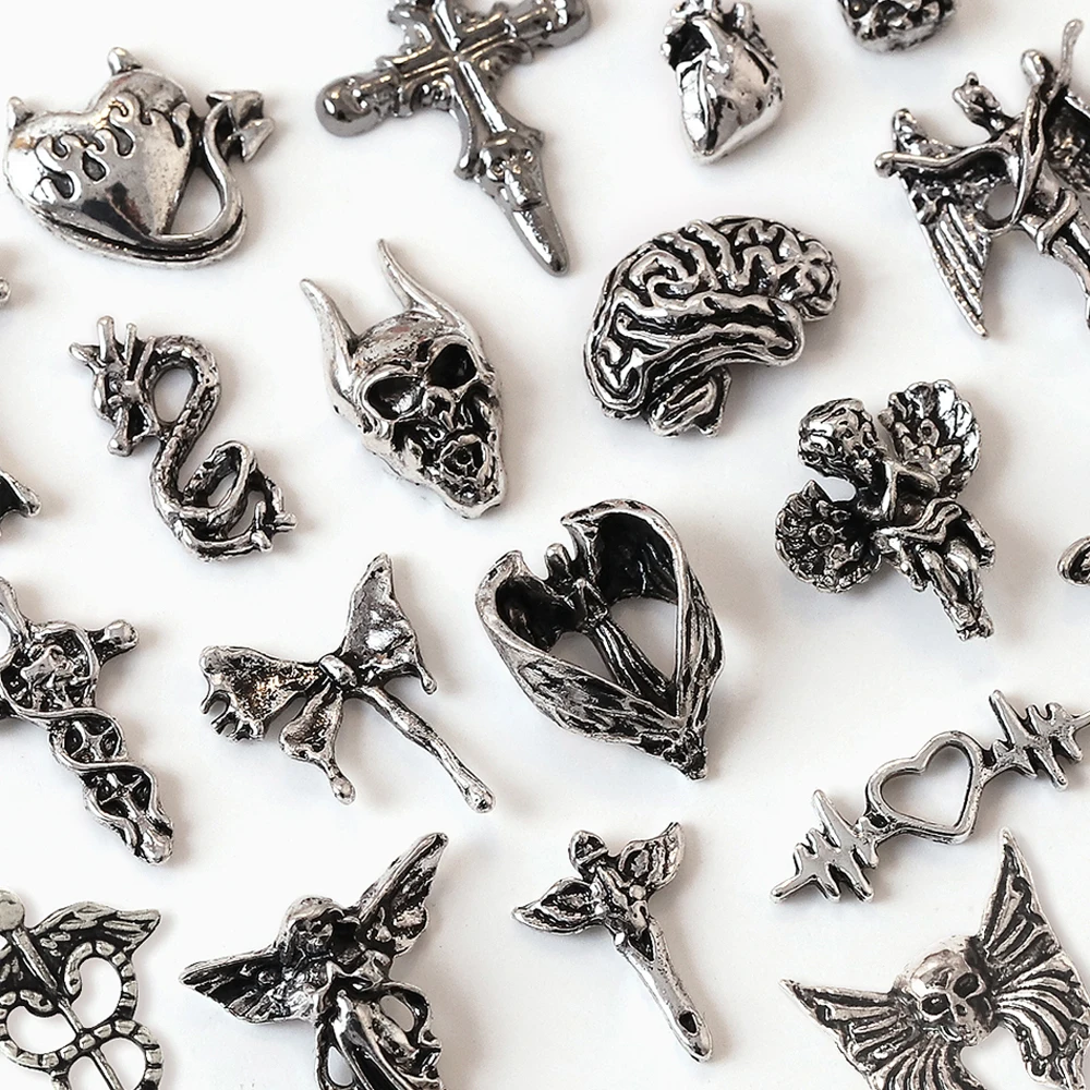50Pcs Vintage Retro Nail Art Charm 3D Chrome Bulk Punk Silver Baroque Heart Cross Nail Decoration Accessori Per Unghie Di Halloween Fai Da Te