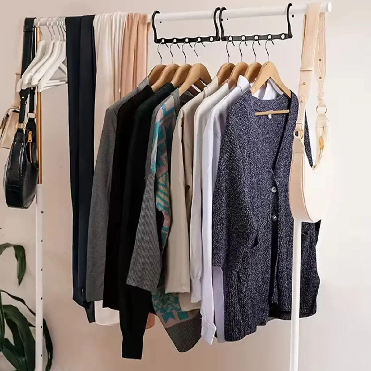 Hook Space Saving 5-hole Plastic Hanger Suitable Apartments