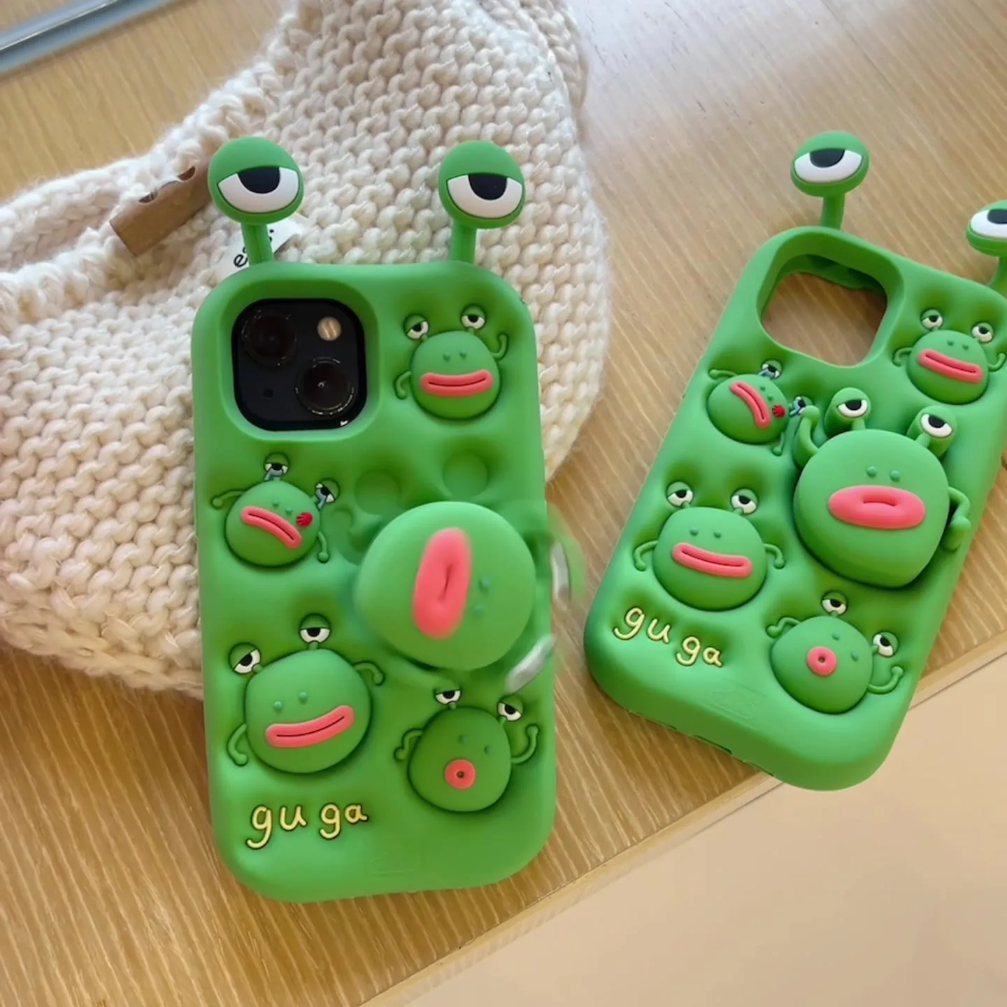 3D Cute Silicone Telescopic Bracket Thick Lips Green Frog Case For