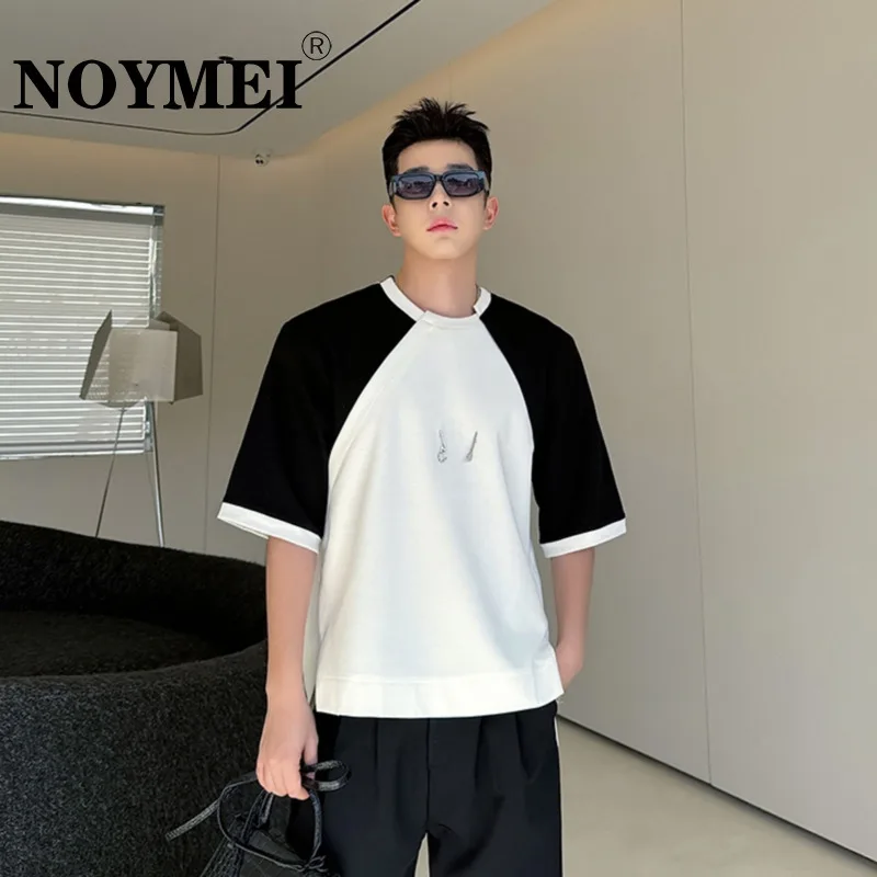 

Летняя новая дизайнерская футболка NOYMEI с разрезом и вырезом, модная контрастная цветная футболка с металлической этикеткой, 2024 Универсальный Мужской Топ в Корейском стиле, WA5125