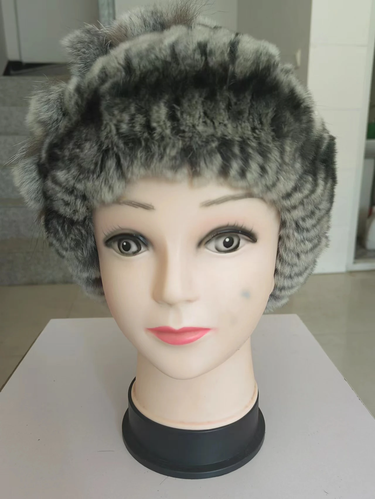 

Rex Rabbit Fur Grass cWomen;s New Hat Thickened Ear Protection to Keep Warm and Fashionable in Winter
