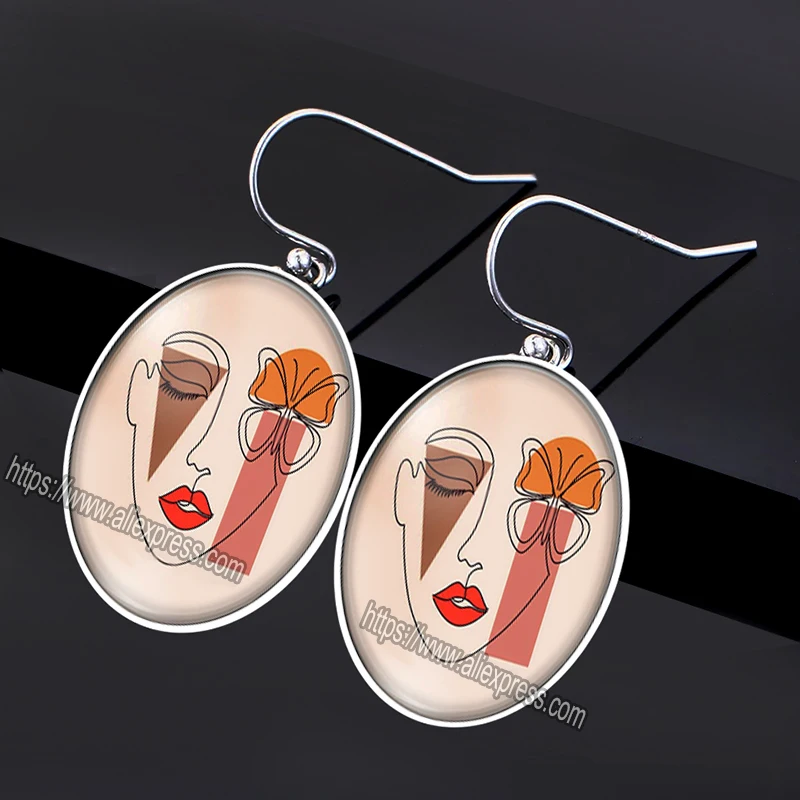 

Женские серьги-подвески с абстрактным лицом