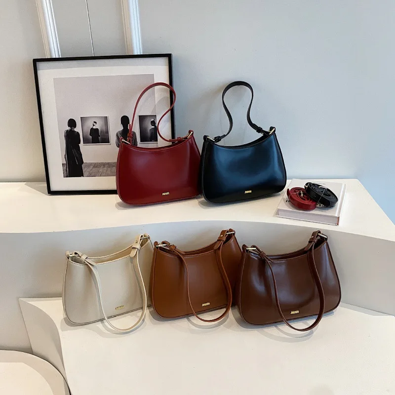 2024 New Women's Fashionable Underarm Bag Vintage Wine Red Wedding Bridal Bag Versatile French Fashion Simple and High end Bag