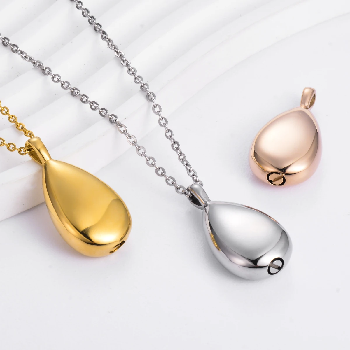 QGJNSGC Collana con urna a forma di girasole, gioiello per ceneri, in acciaio inossidabile, ciondolo commemorativo per animali domestici, per donne e ragazze, Acciaio inossidabile