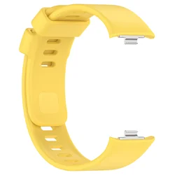 Premium Silicone Wristband for Smartwatches - Flexible and Durable Watch Strap Accessory (Yellow)