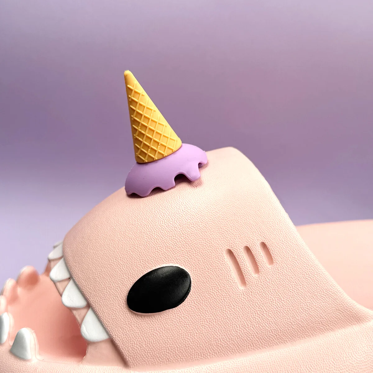 1 paar DIY Shark Hausschuhe Charms Nacht Leuchtende Laterne Einhorn Nette Erdbeere Panda Eis Flossen Schuhe Zubehör – Detail 13