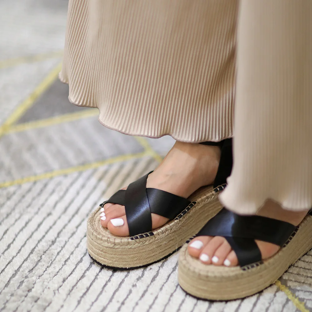 Sandalias De Cuña Y Alpargatas: Los Diseños Más Bonitos Por Los Que Suspiran Las Amantes De La Moda