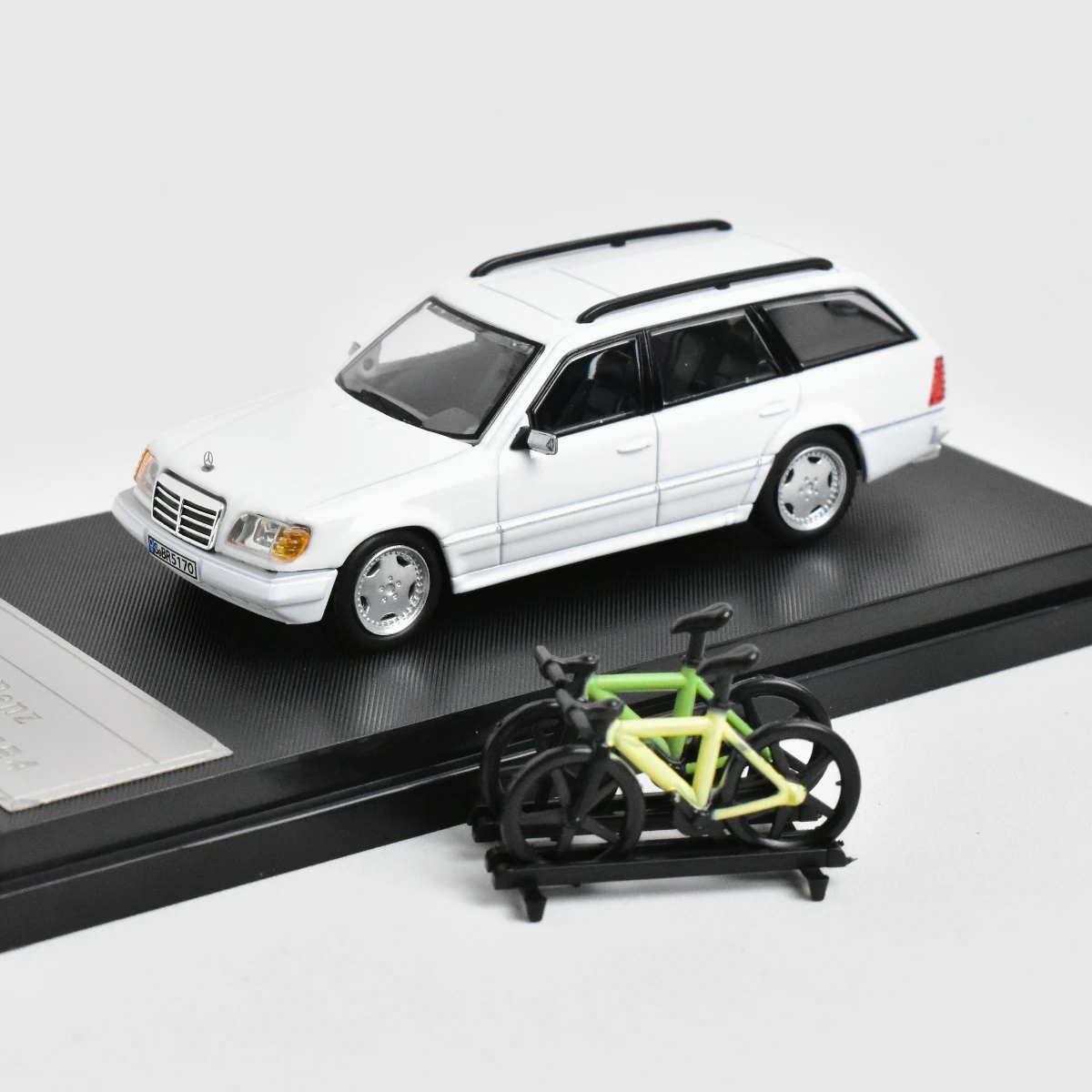 Mortal Model 1/64 BENZ S124ワゴン 新品 Mortal 1/64 メルセデス ベンツ ワゴン Marcedes-Benz Wagon