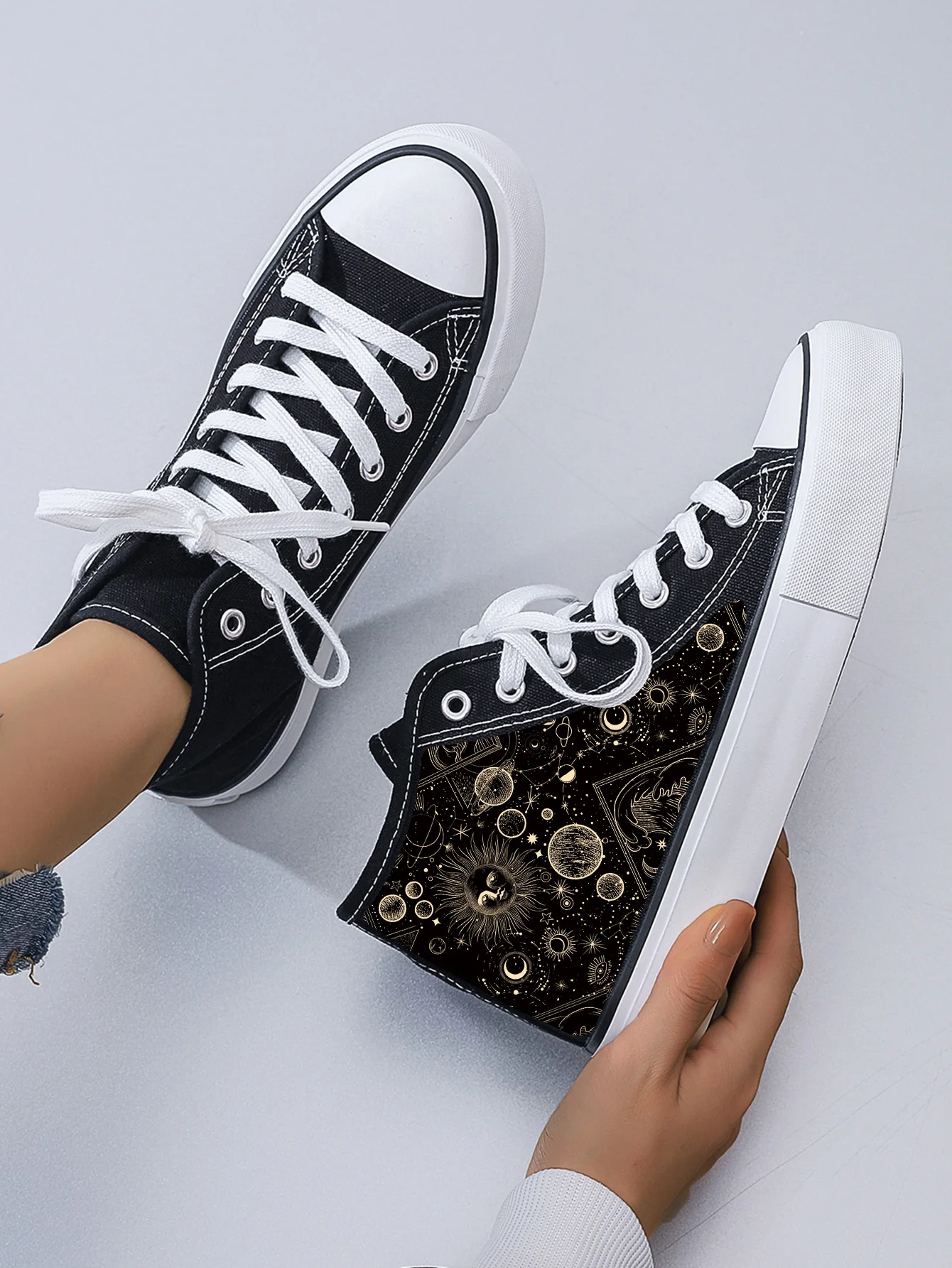 Zapatos De Lona Blancos Con Cordones Para Muñeca De 46 Cm (18 Pulgadas) – Accesorio De Disfraz
