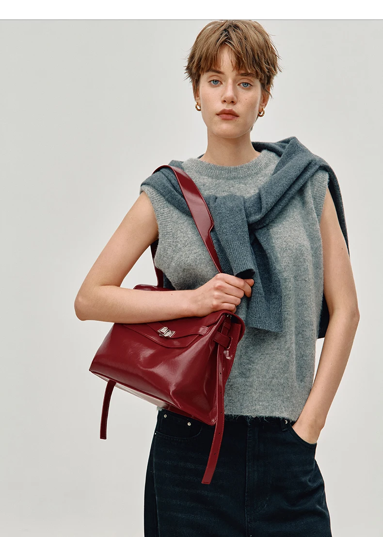 Split leather tote, hardware close-up