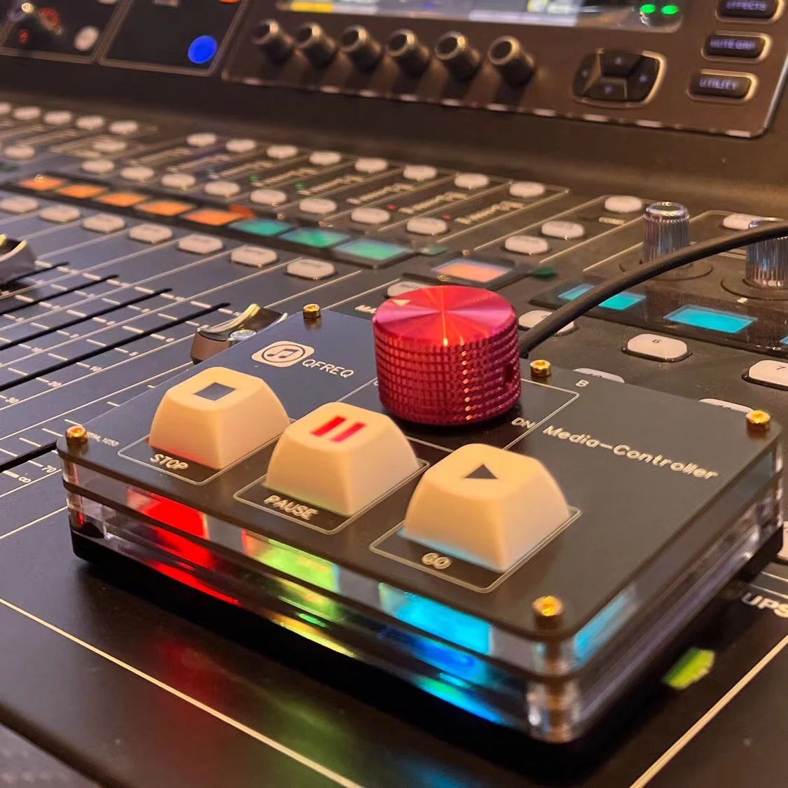 新しい QLAB コントローラは、QLAB Hirrender P1 SSP Itunes KUGOU