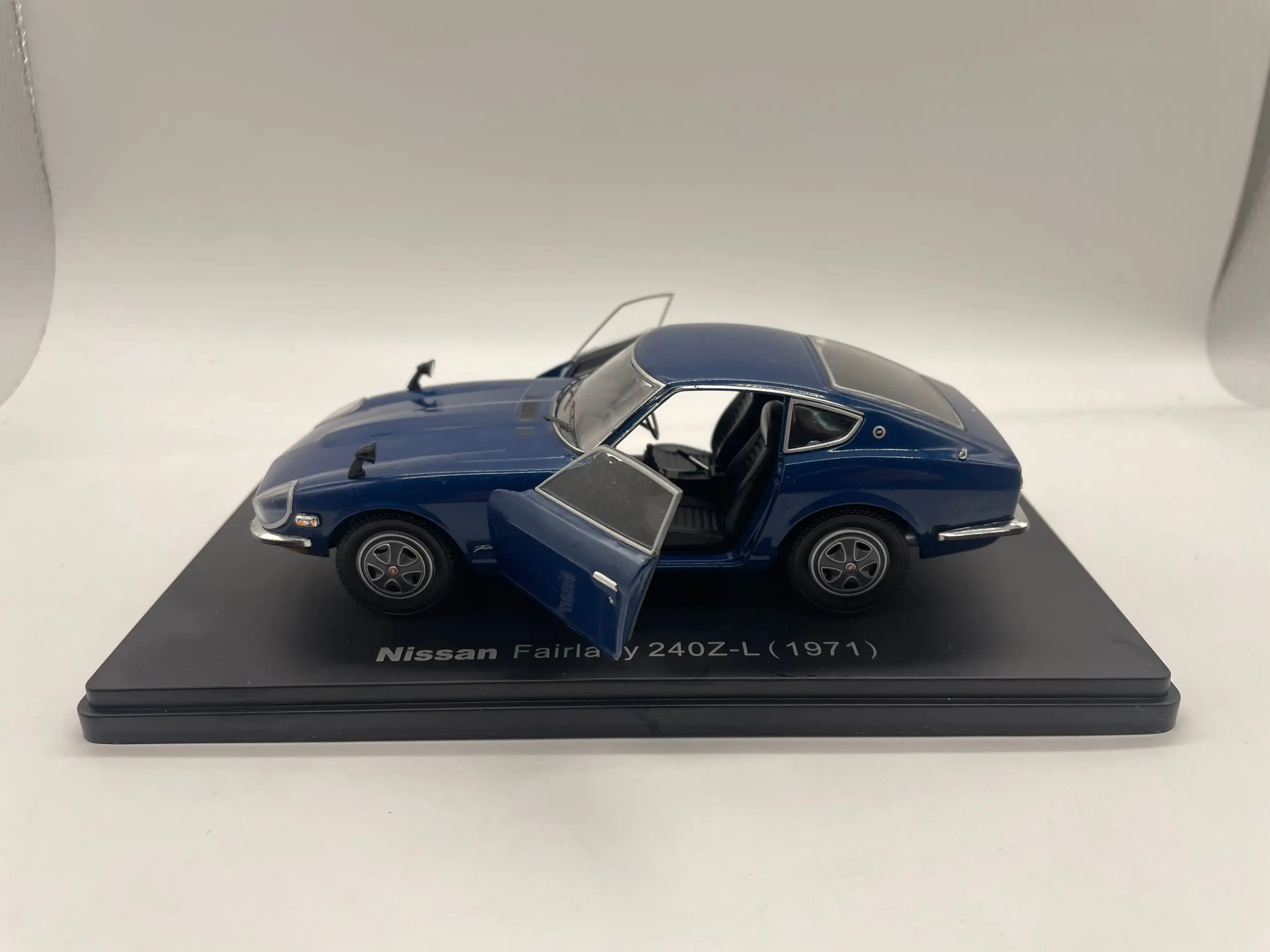 1:24 Scale Die-Cast Model Car Fairlady 240Z-L 1971 Blue 2 Door