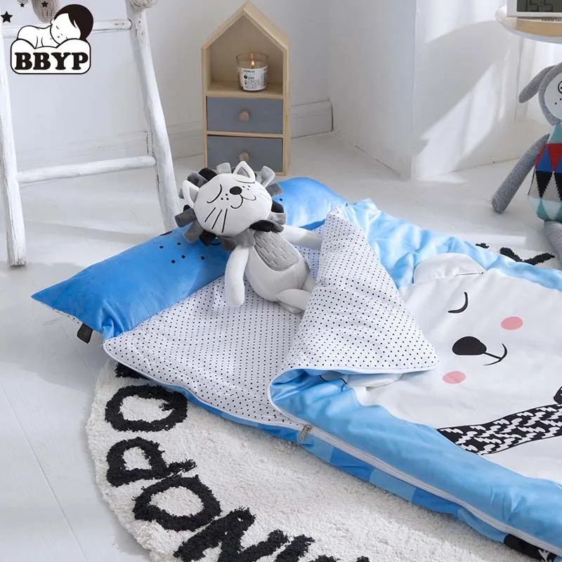 子供のためのぬいぐるみ寝袋枕女の子と男の子のための柔らかくて暖かい寝袋赤ちゃんの漫画のクマ誕生日プレゼント