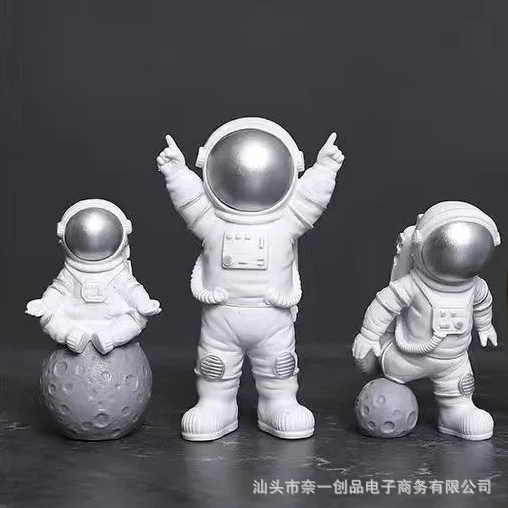 Figura di astronauta Statua Figurine Spaceman Scultura Giocattolo educativo Desktop Decorazione della casa Modello di astronauta per regalo per bambini