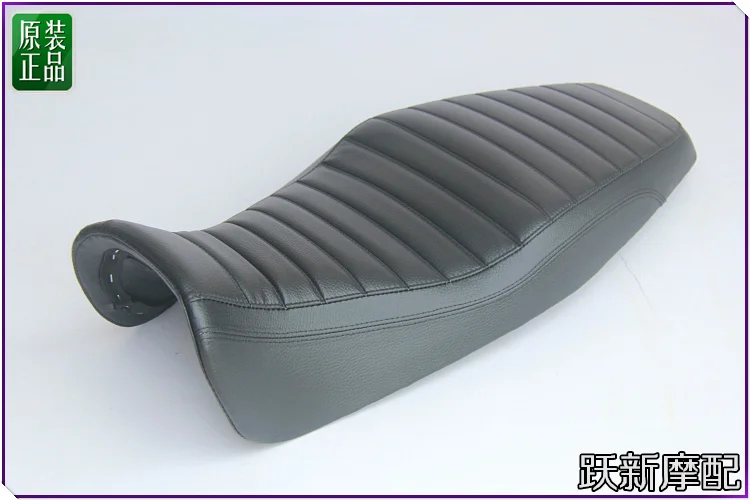 original seat of Benelli Leoncino 500