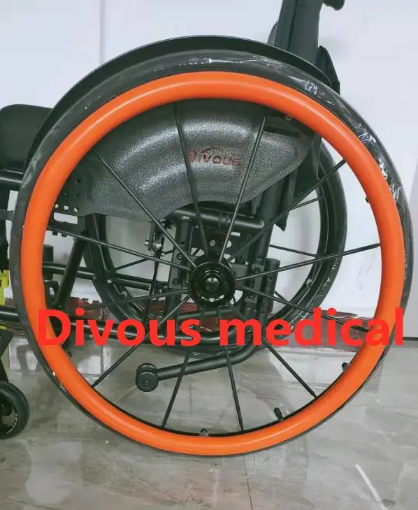 Un paio di accessori per sedie a rotelle con anello di spinta anti marinaio in silicone da 24 pollici adatti per sedie a rotelle manuali e sedie a rotelle sportive - immagine 6