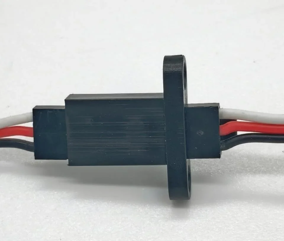 Lot de 10 connecteurs servo pour modélisme, avec embouts métalliques et vis de serrage.