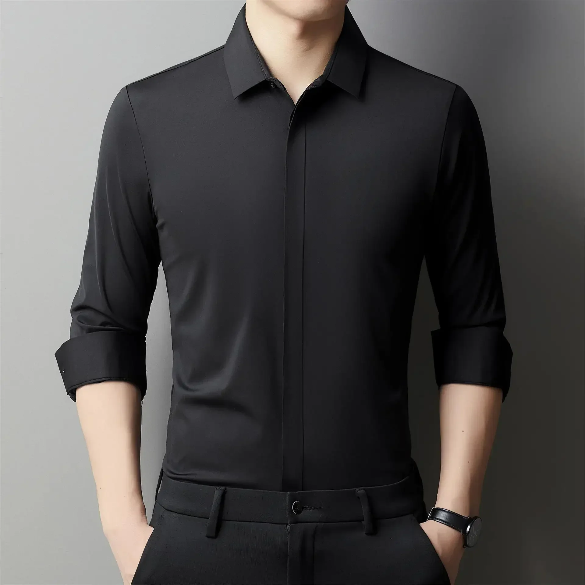 

Men's long sleeved shirt with concealed buttons for business and professional non ironing light luxury white shirt