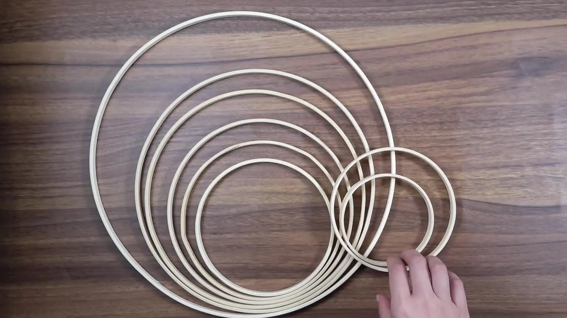 CYEER 15 Pezzi Cerchi In Legno 30 Cm, A Cerchio In Legno Di Bambù, Cerchi Per Acchiappasogni, Bambù Cerchi In Legno, Ghirlande In Bambù, Anello Di Bambù, Ghirlande Nuziali Fai-da-te - 5