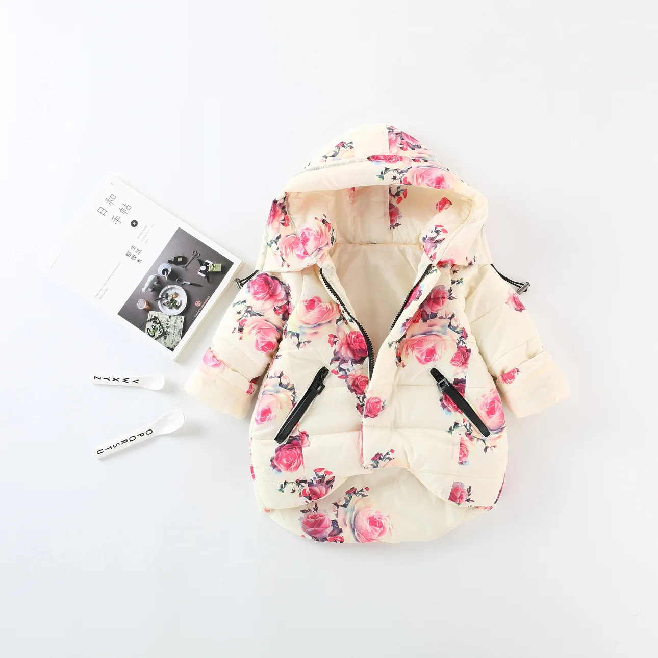Girl's Cotton Jacket Autumn and Winter Children's Clothing Sweet Flower Print Black Zipper Decoration A-Swing Cotton Jacket
