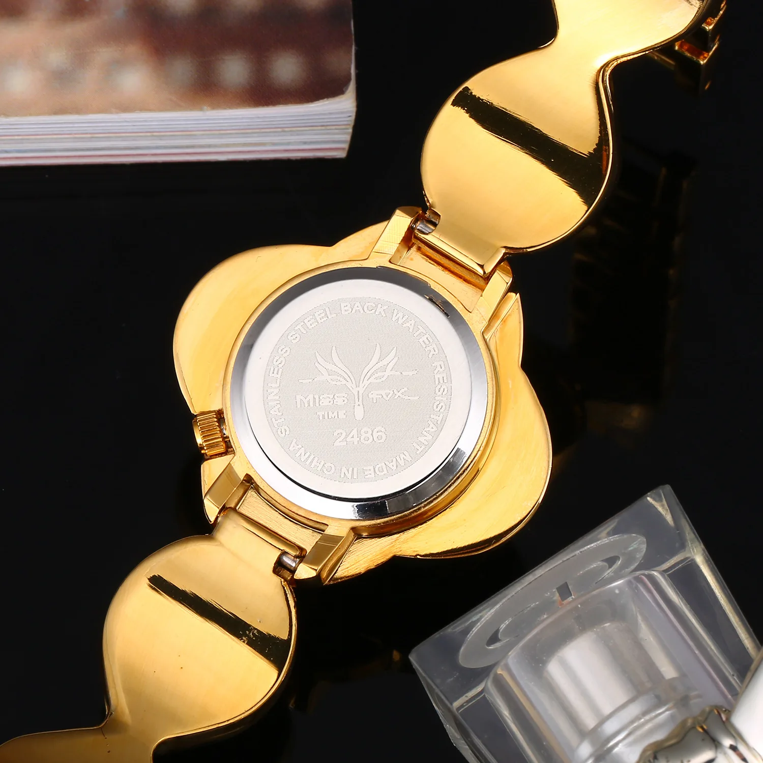 New Fashion Leisure Women's Watch Quartz Watch Diamond Inlaid Stainless Steel Travel Time