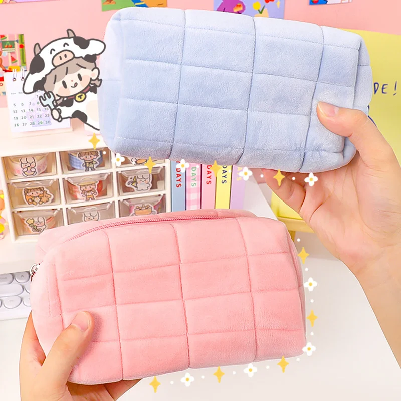 Kawaii 연필 케이스 크리 에이 티브 베개 가방 여자를위한 대용량 짧은 fluff 가방 학교 용품 편지지 상자 화장품 가방