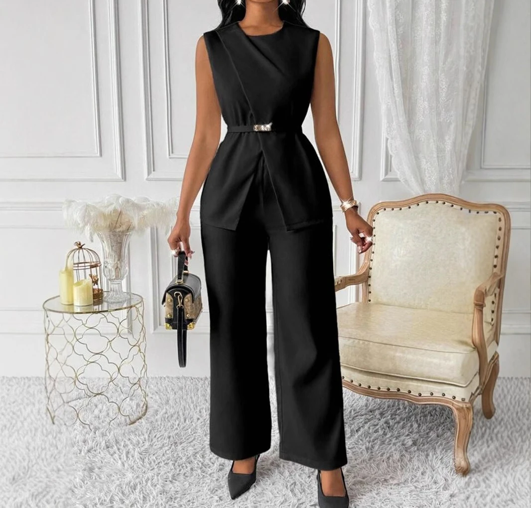 طقم نسائي أنيق جداً