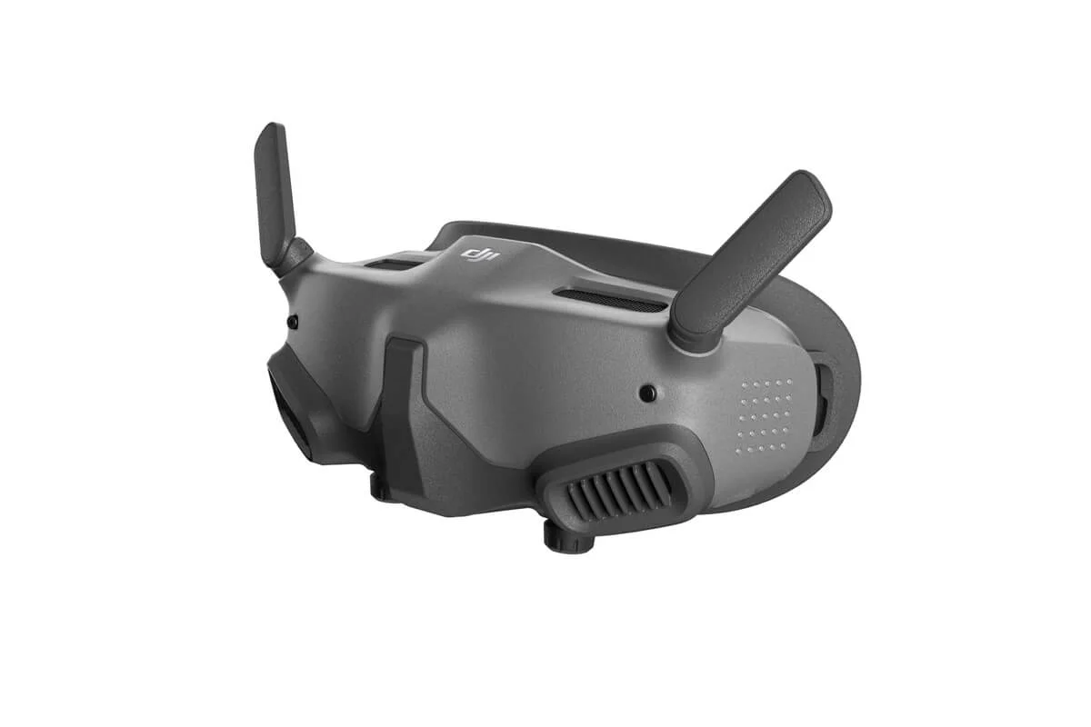 Gros plan sur les lunettes FPV DJI Goggles Integra et RC Motion 2 avec affichage 1080p 100Hz pour une expérience de vol immersive