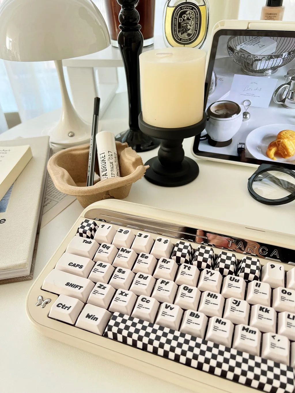 alto material PBT, apto para ANSI, layout