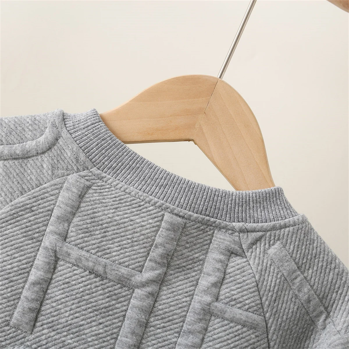 Spring/Autumn Boys' Round Neck Hoodie Girls' Casual Clothing Boys' Sports Neutral Alphabet Children's Sports Shirt (0-2)