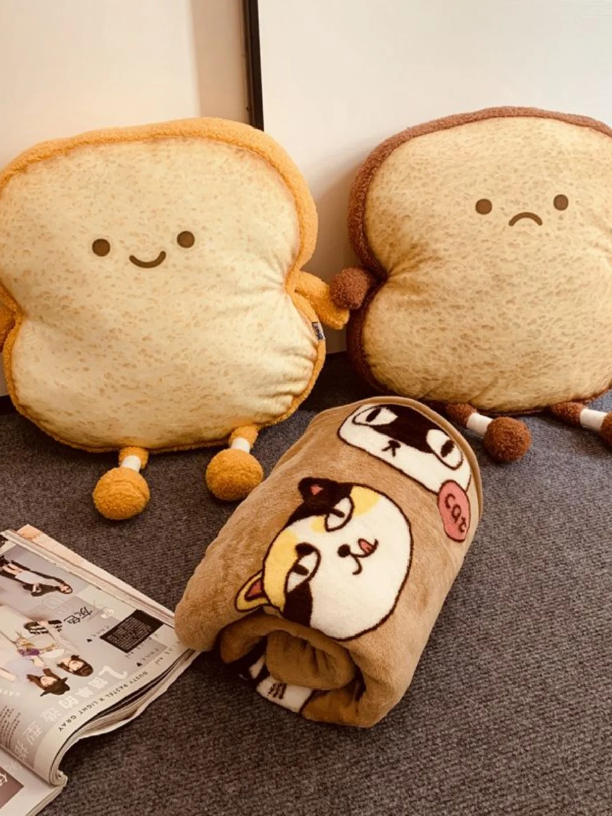 Cartoon Toast Two-In-One Office Nap Pillow Blanket Foldable Soft Plu Square Cuion Bedding Korean Sle Lunchtime Rest